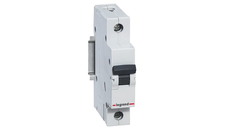 Trong hệ thống điện dân dụng, thiết bị đóng cắt còn gọi là aptomat