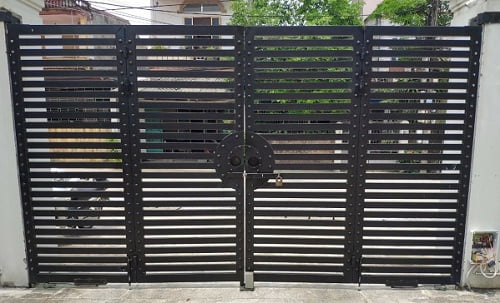 cổng gấp sử dụng mô tơ cửa cổng 4 cánh