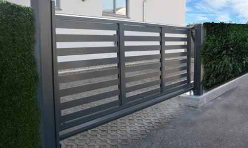 Mở cổng bằng điện thoại - những tính năng nổi bật của thiết bị